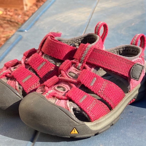 Size 4 Keen toddler sandals - Picture 1 of 1